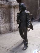 El Caballero de Paris (The Gentleman of Paris), Plaza de San Francisco de Asis, Havana