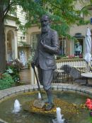 Statue of George Bernard Shaw (Playwright), Niagara on the Falls