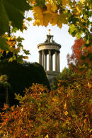 Burns Monumnent Alloway i autumn